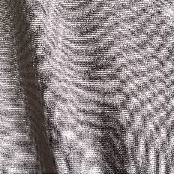 NWOT Fabletics Crop Top Workout Tank - Picture 2 of 3